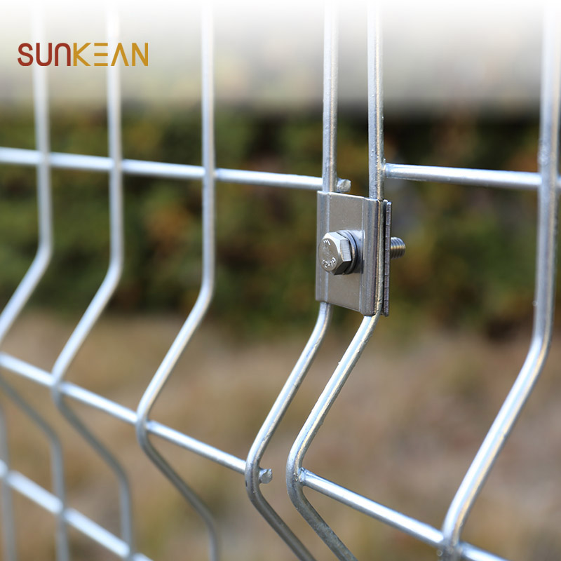 Hot dipped galvanized wire mesh fencing panels